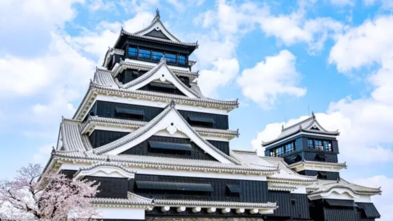 Exploring the Reconstruction of Japanese Castles