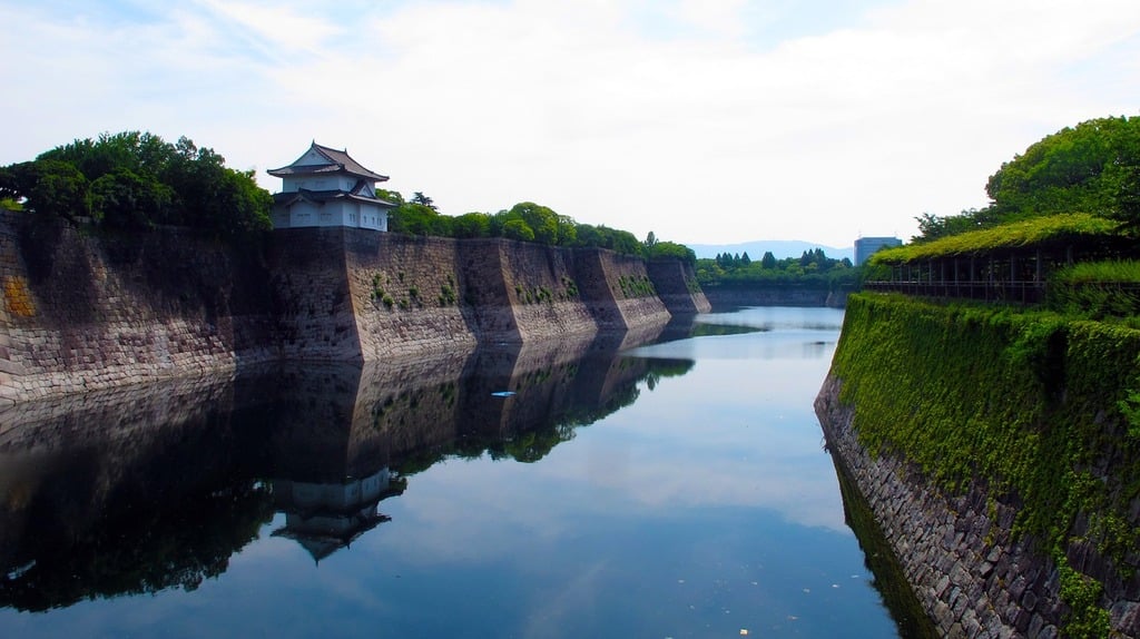 The Role of Moats and Walls in Japanese Castle Defense